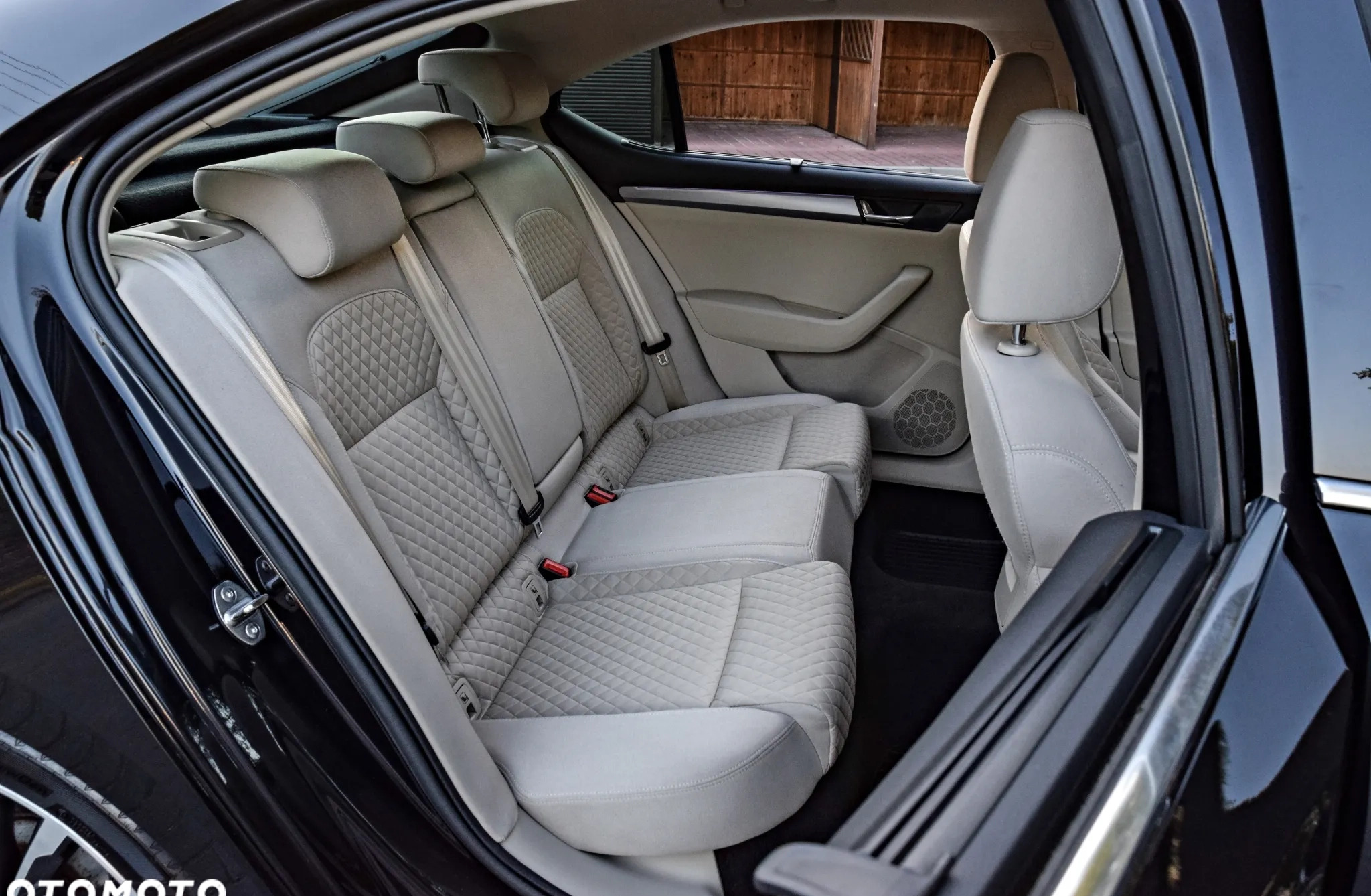 Skoda Superb cena 84900 przebieg: 200000, rok produkcji 2018 z Sochaczew małe 742
